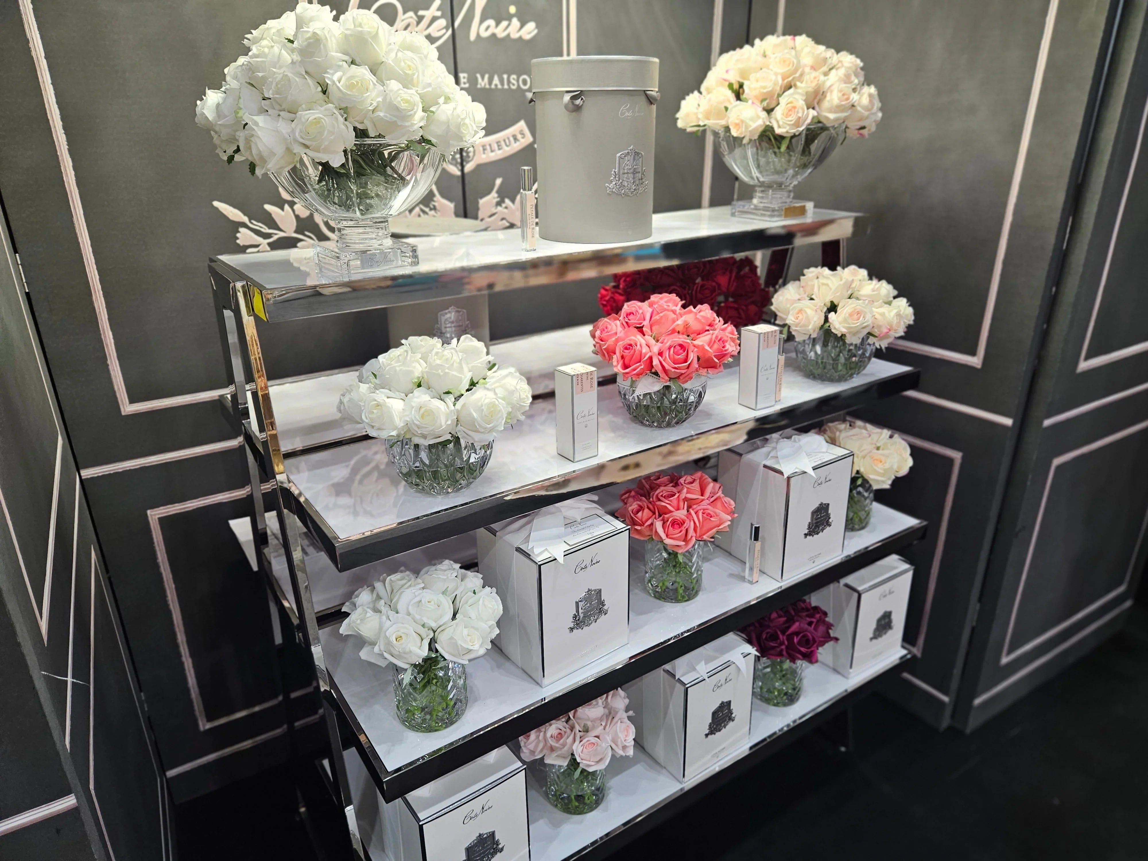 Cote Noire - Luxury Round 13 Rose Buds Bouquet in Blush