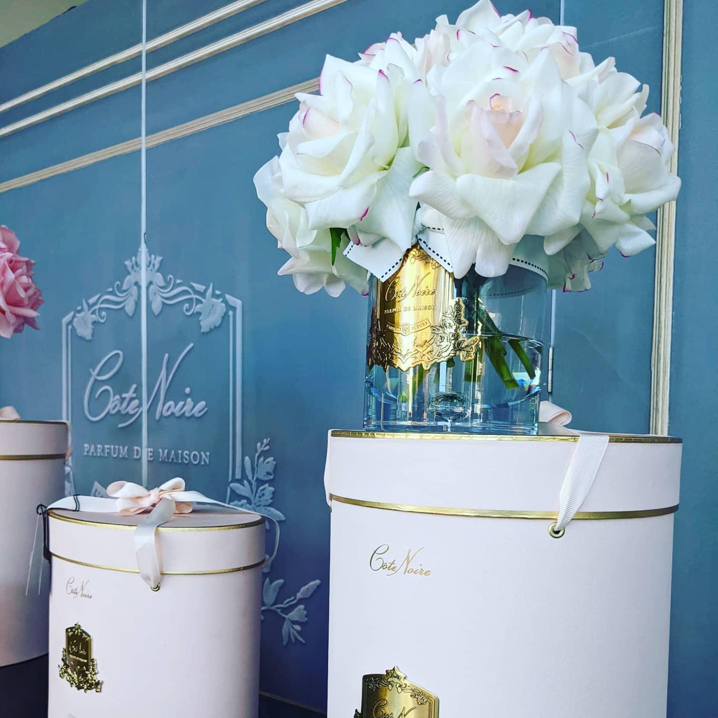 Cote Noire-Luxury Grand Bouquet - Gold badge - Pink Plush - Pink box