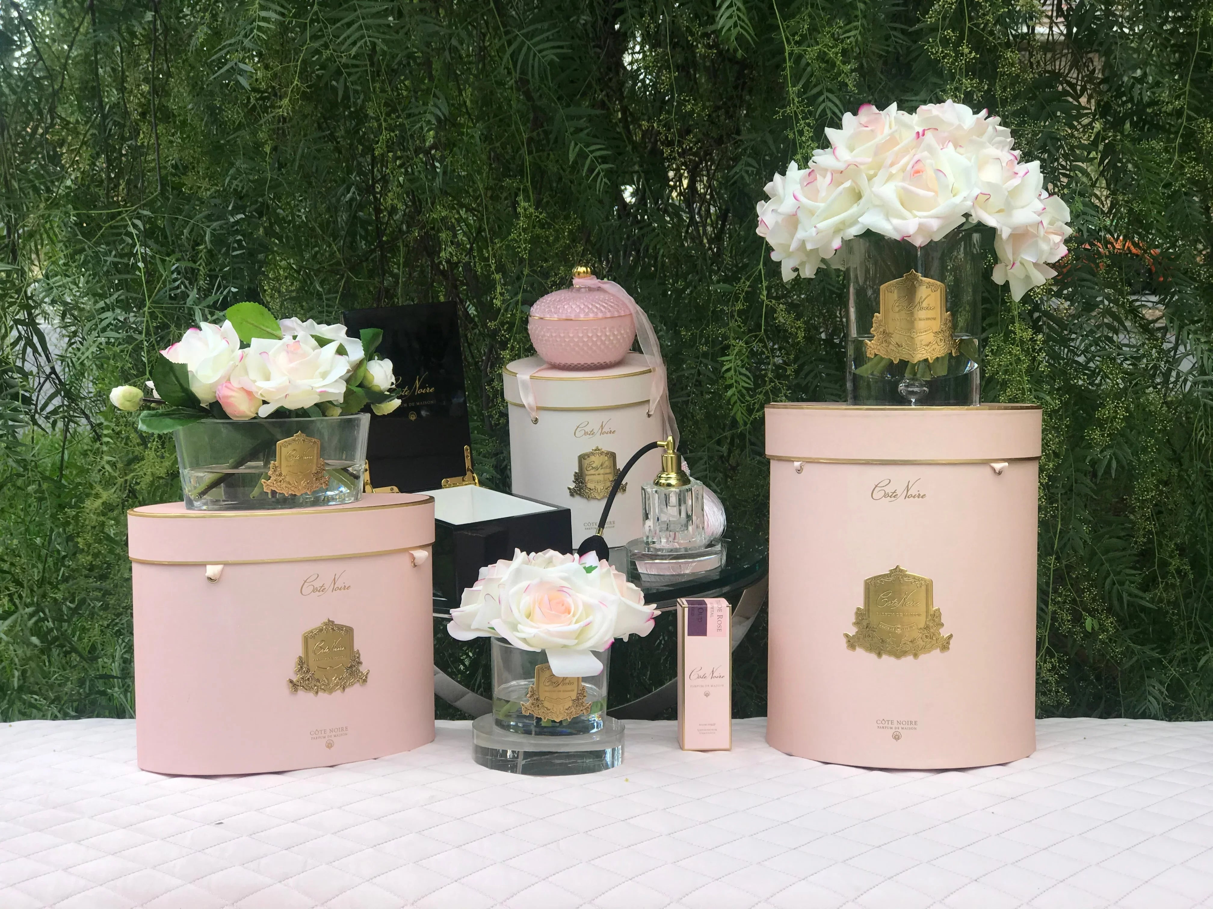 Cote Noire-Luxury Grand Bouquet - Gold badge - Pink Plush - Pink box