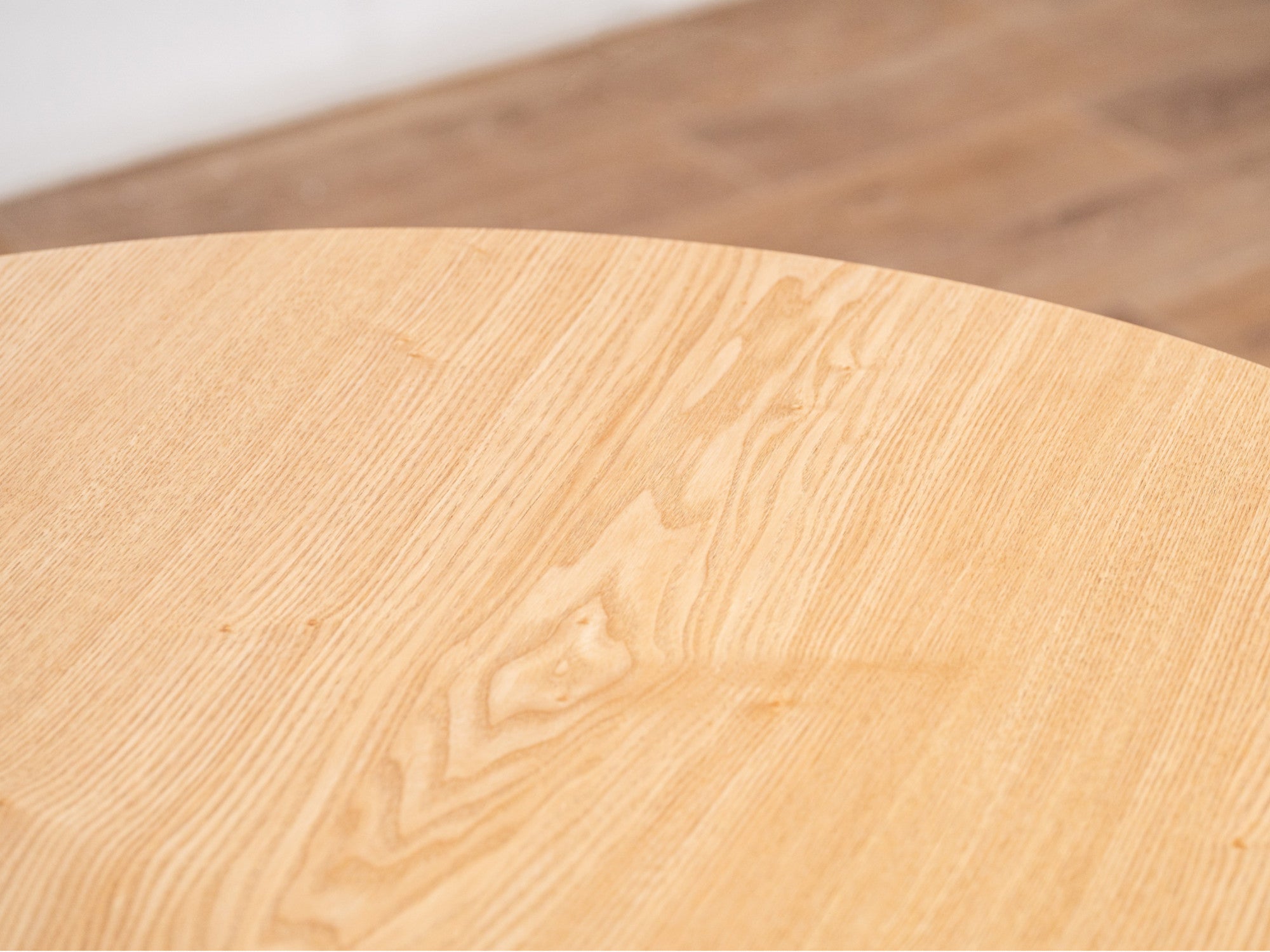 Villa Round Dining Table – Natural Ash | Black Frame
