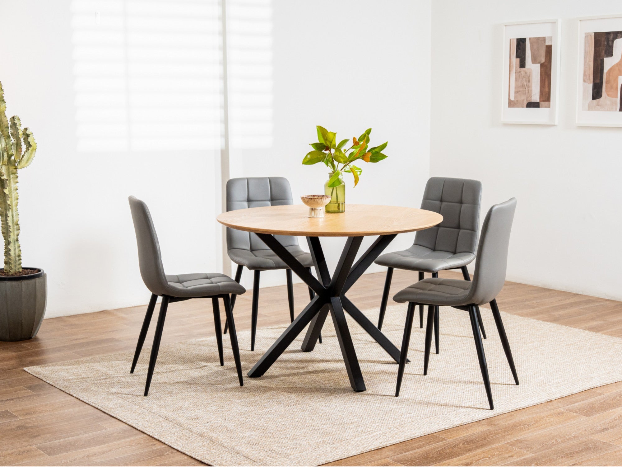 Villa Round Dining Table – Natural Ash | Black Frame