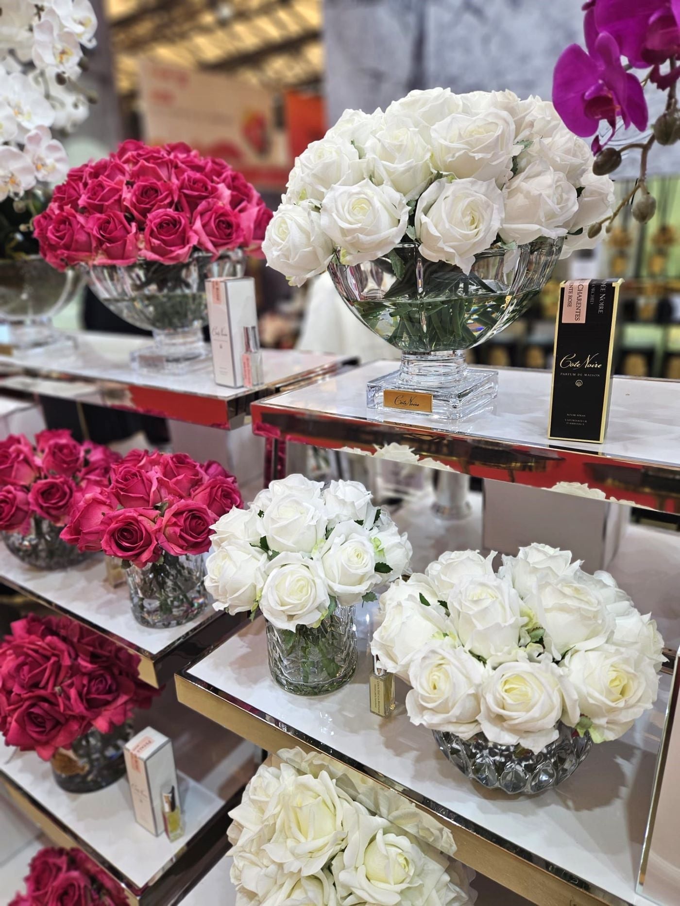 Cote Noire Luxury Centrepiece 37 Rose Bud Bouquet - White & Gold badge - CPRB11